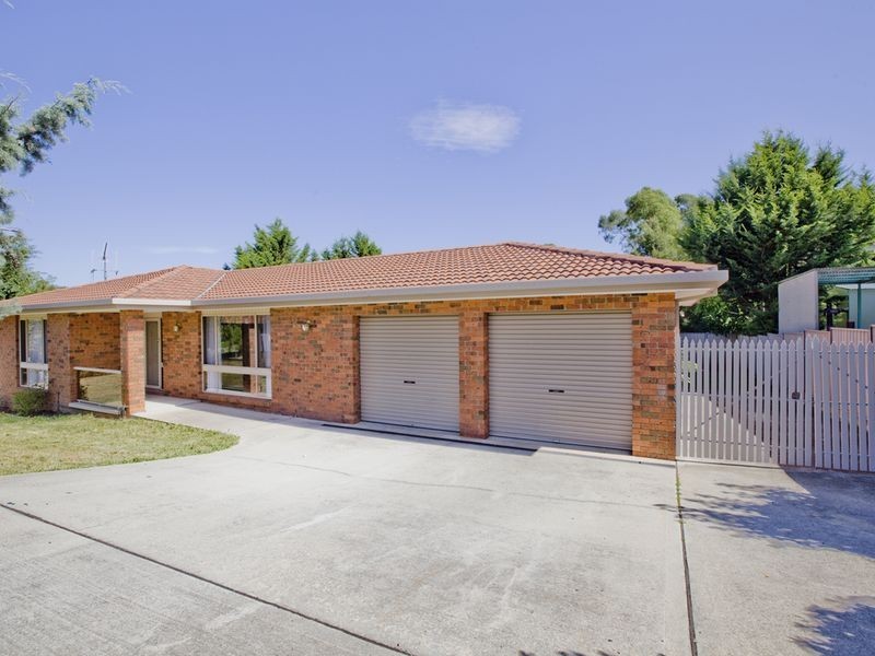 4 Russell Place, Queanbeyan NSW 2620