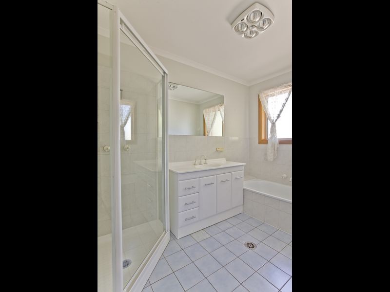 4 Russell Place, Queanbeyan NSW 2620