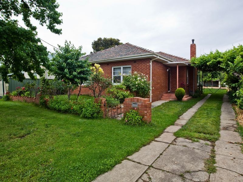 17 Hayes Street, Queanbeyan NSW 2620