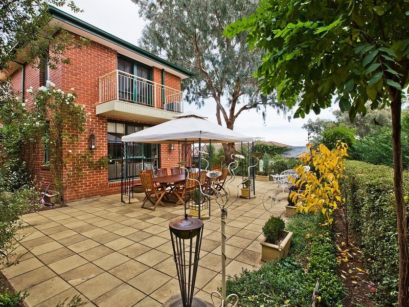 10 Kinlyside Avenue, Jerrabomberra NSW 2619