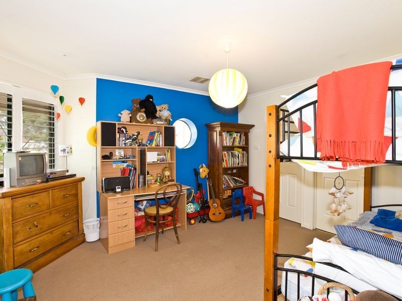 10 Kinlyside Avenue, Jerrabomberra NSW 2619