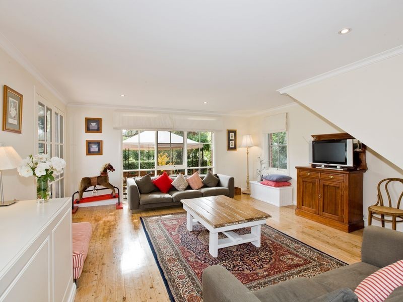 10 Kinlyside Avenue, Jerrabomberra NSW 2619