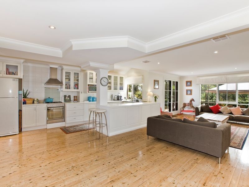 10 Kinlyside Avenue, Jerrabomberra NSW 2619
