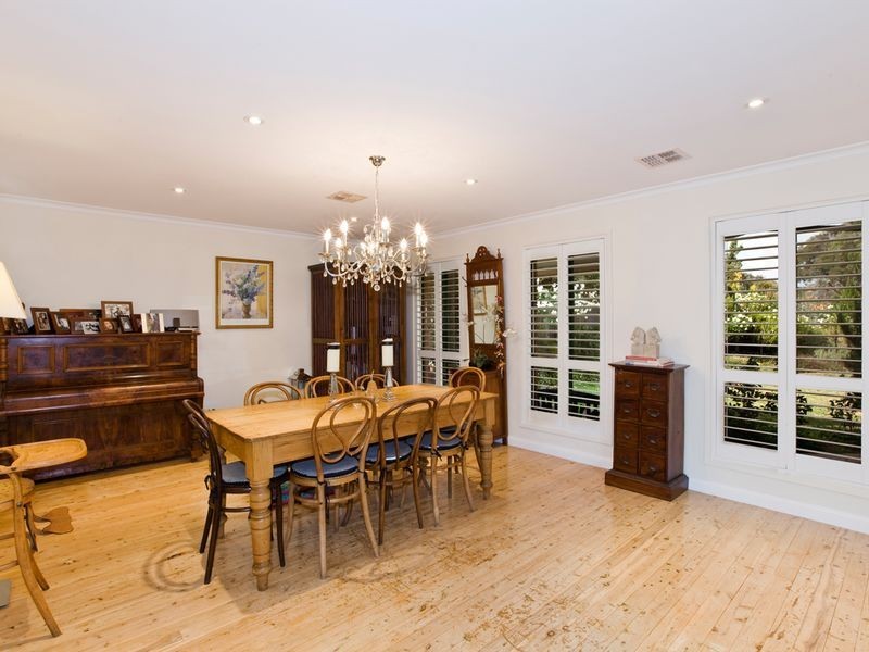 10 Kinlyside Avenue, Jerrabomberra NSW 2619