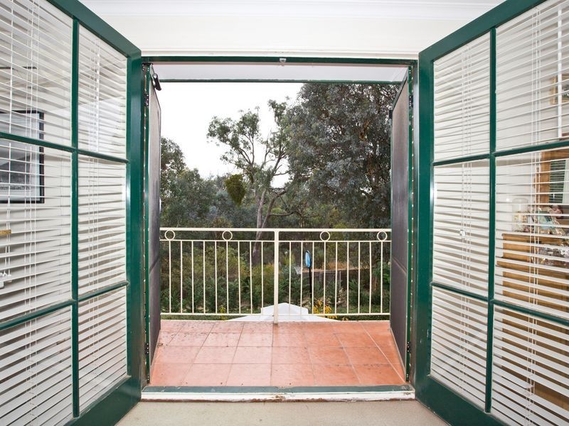 10 Kinlyside Avenue, Jerrabomberra NSW 2619