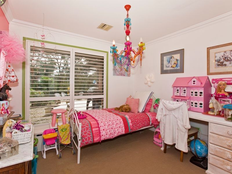 10 Kinlyside Avenue, Jerrabomberra NSW 2619