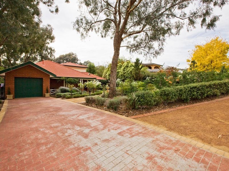 10 Kinlyside Avenue, Jerrabomberra NSW 2619