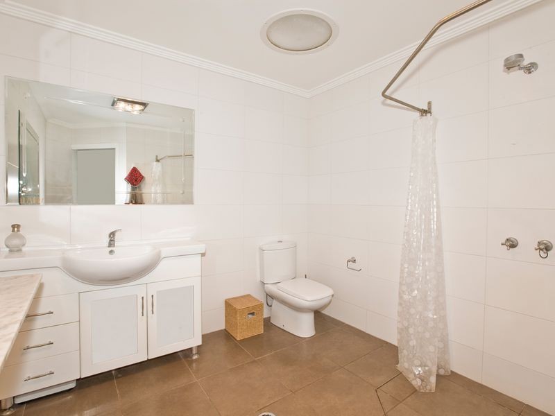 10 Kinlyside Avenue, Jerrabomberra NSW 2619