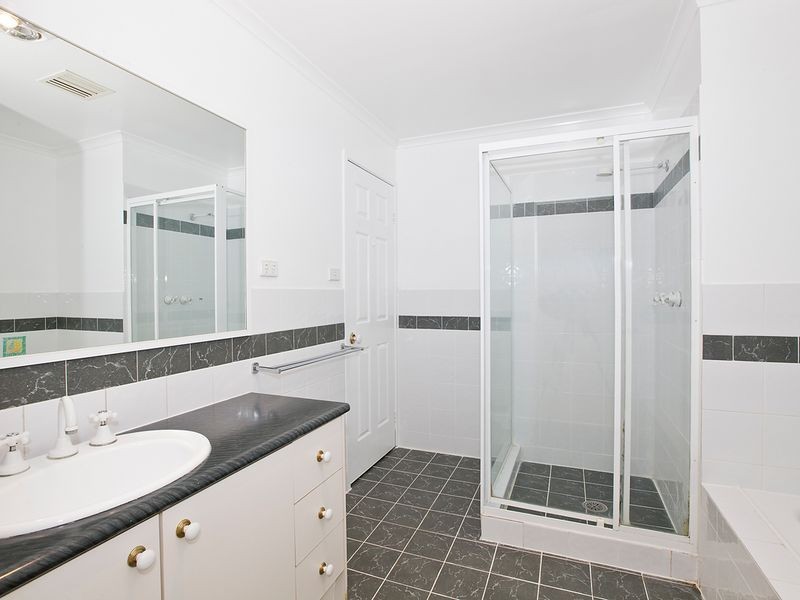 10 Kinlyside Avenue, Jerrabomberra NSW 2619