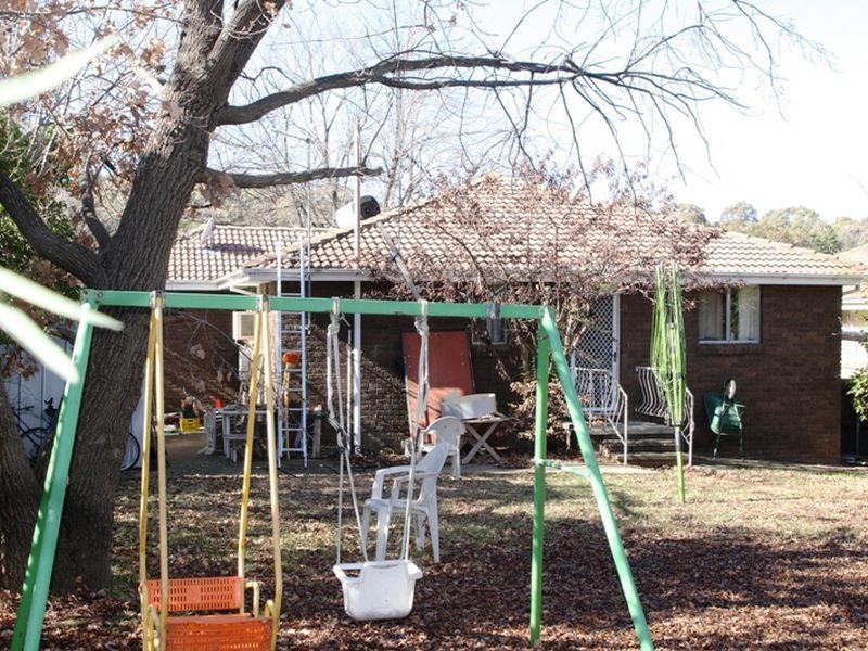 13 Woodger Parade, Queanbeyan NSW 2620