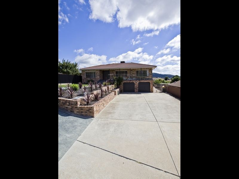 6 Webber Place, Queanbeyan NSW 2620