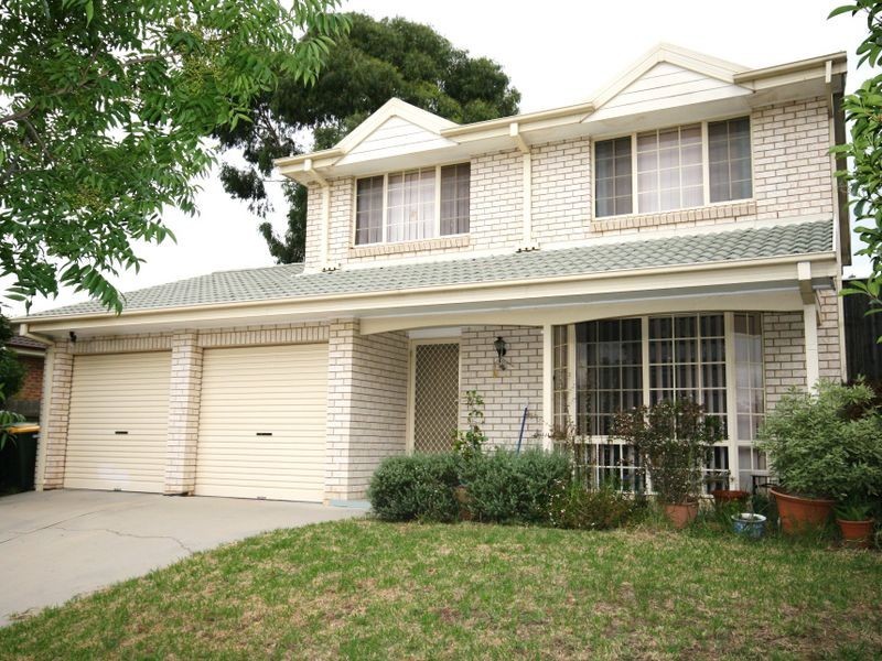 8 Patrick Brick Court, Queanbeyan NSW 2620