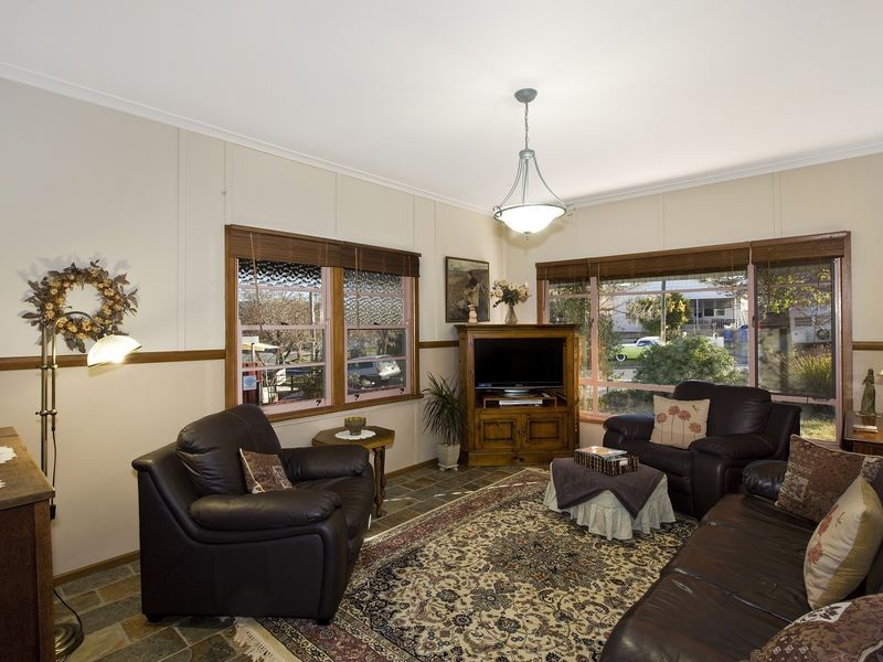 27 Sunnybar Parade, Queanbeyan NSW 2620