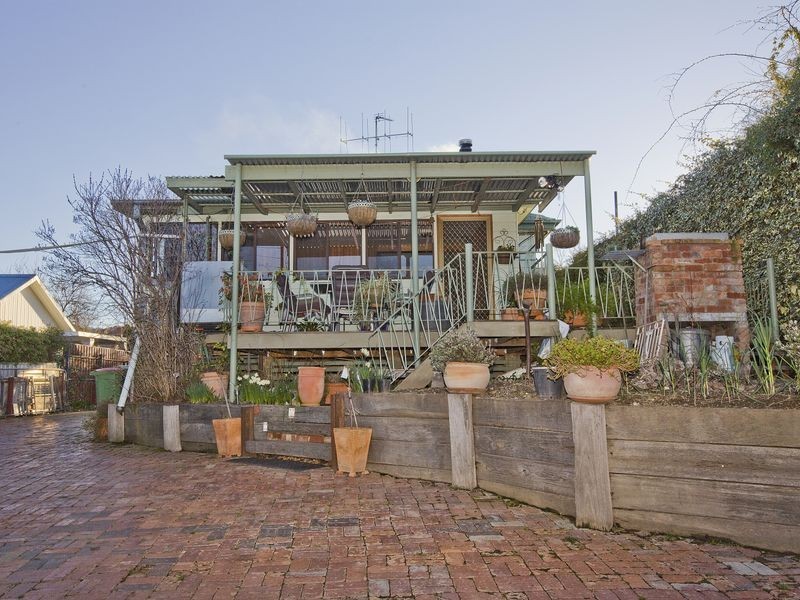 27 Sunnybar Parade, Queanbeyan NSW 2620