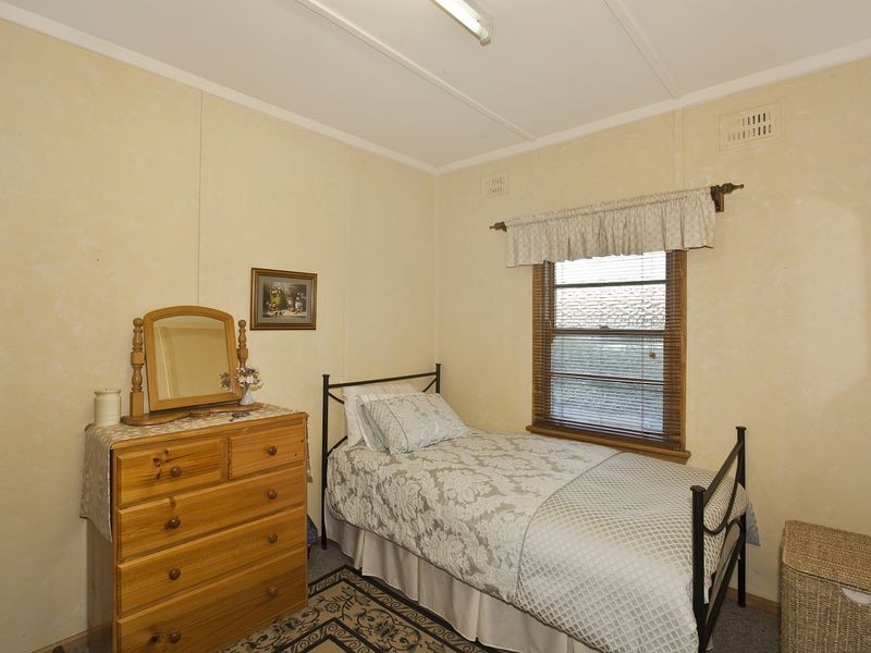 27 Sunnybar Parade, Queanbeyan NSW 2620