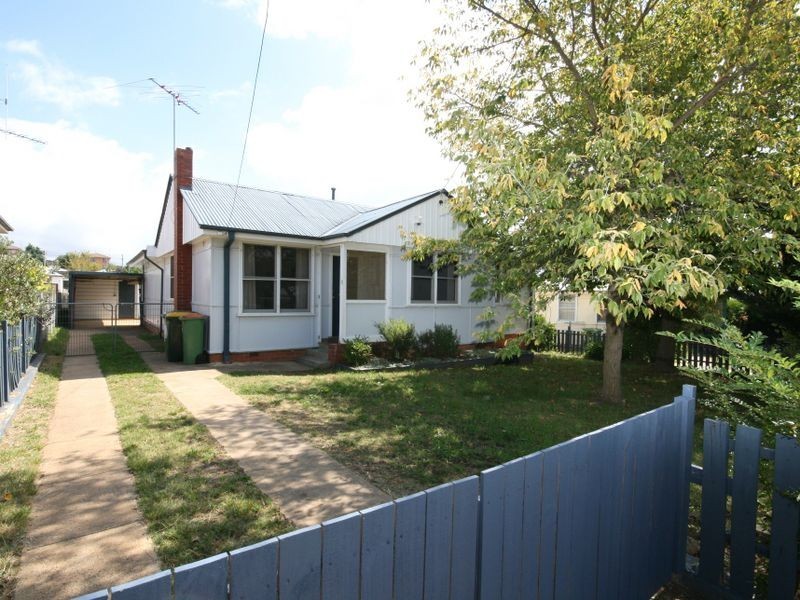 4 Wattle Street, Queanbeyan NSW 2620