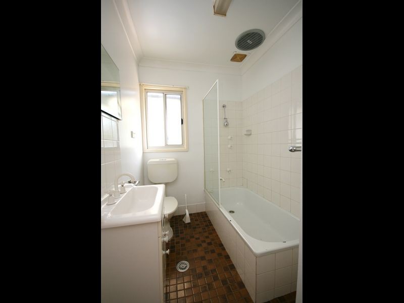 4 Wattle Street, Queanbeyan NSW 2620