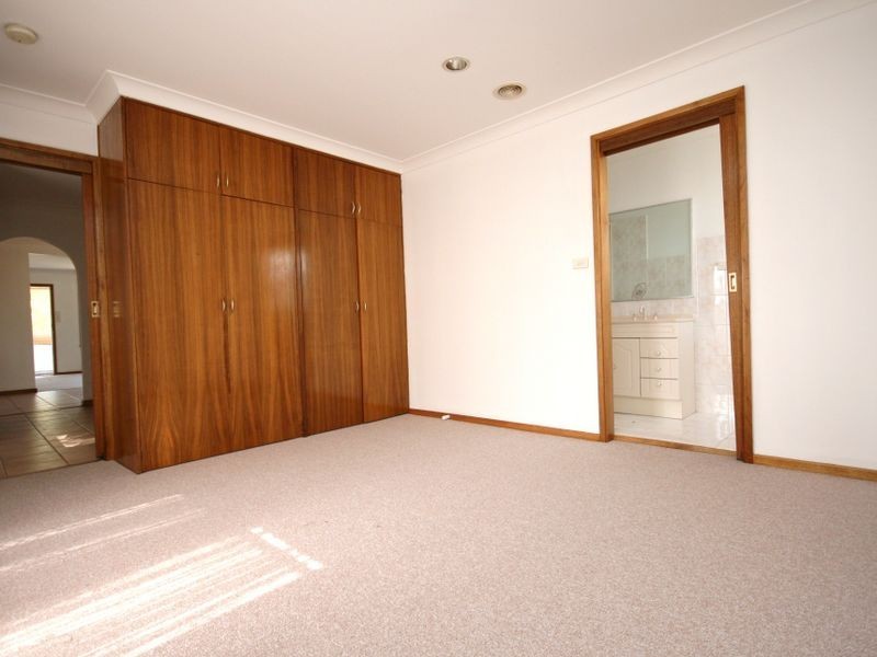 4 Wattle Street, Queanbeyan NSW 2620