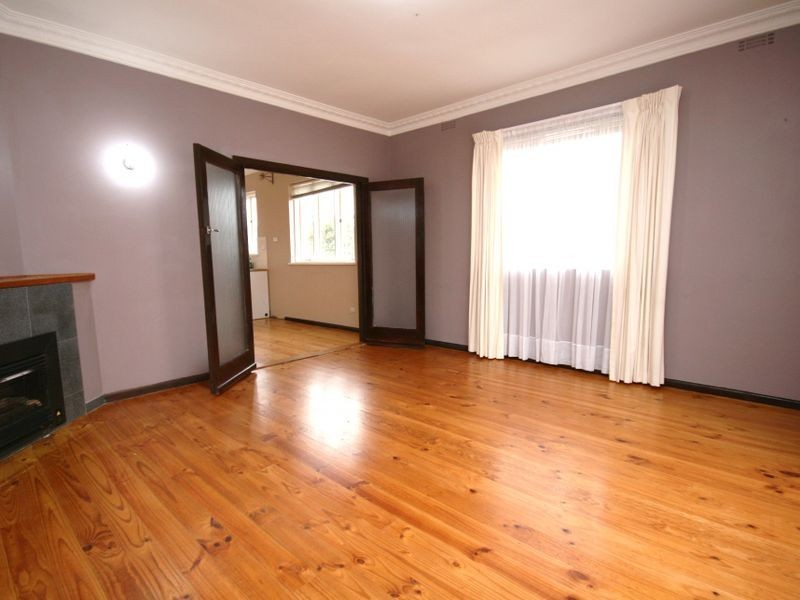 12 Moore Street, Queanbeyan NSW 2620
