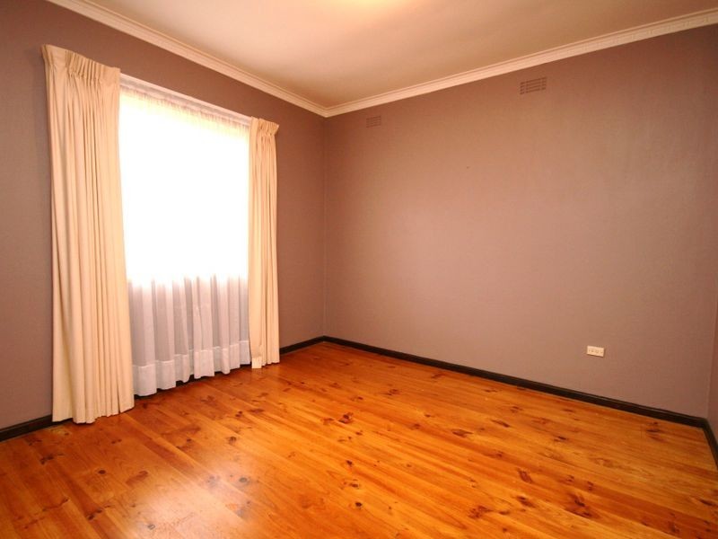 12 Moore Street, Queanbeyan NSW 2620