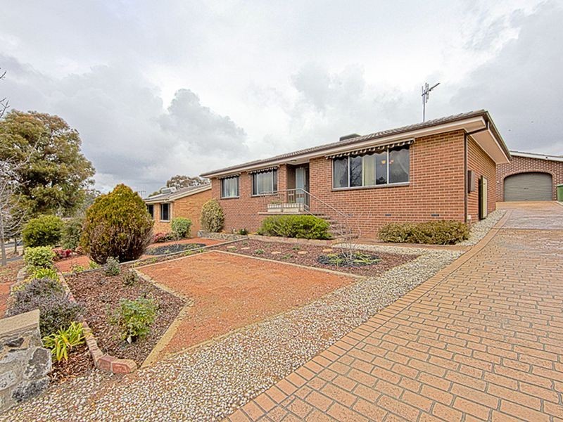 22 Hayley Crescent, Queanbeyan NSW 2620