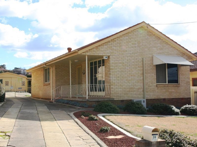 39 Agnes Avenue, Queanbeyan NSW 2620