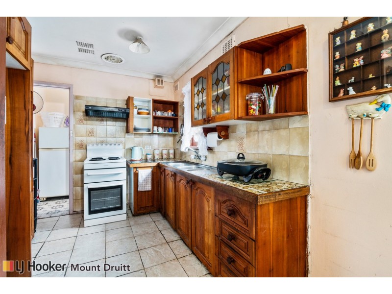 16 Lang Crescent, Blackett NSW 2770