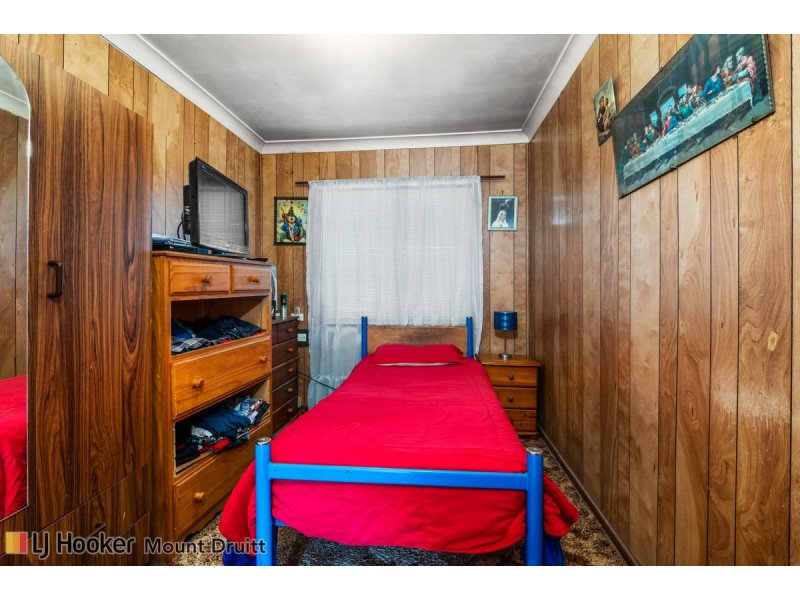 16 Lang Crescent, Blackett NSW 2770