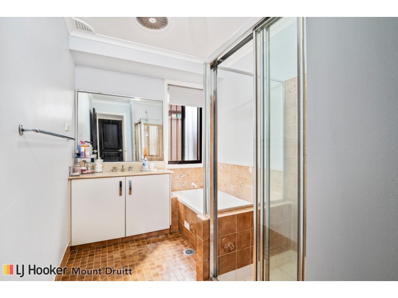 16 Carpenter Place, Minchinbury NSW 2770