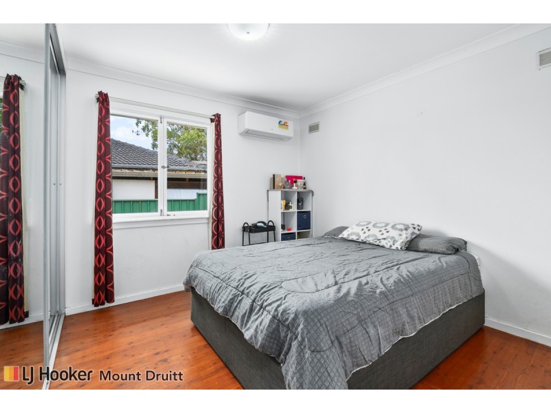 12 Hatherton Road, Lethbridge Park NSW 2770