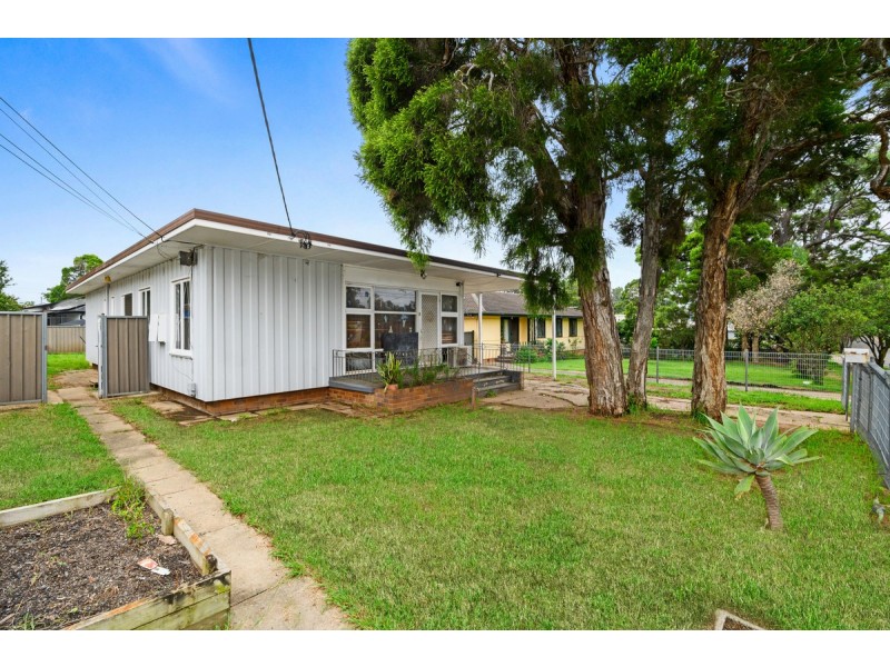 9 Luzon Avenue, Lethbridge Park NSW 2770