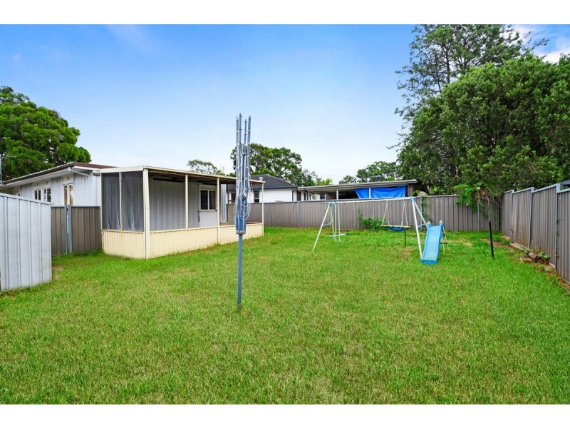 9 Luzon Avenue, Lethbridge Park NSW 2770