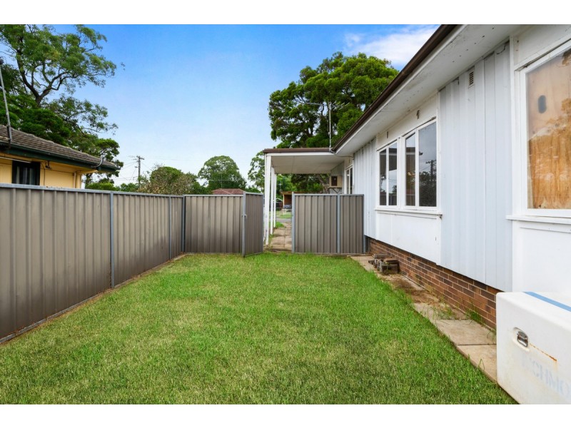 9 Luzon Avenue, Lethbridge Park NSW 2770