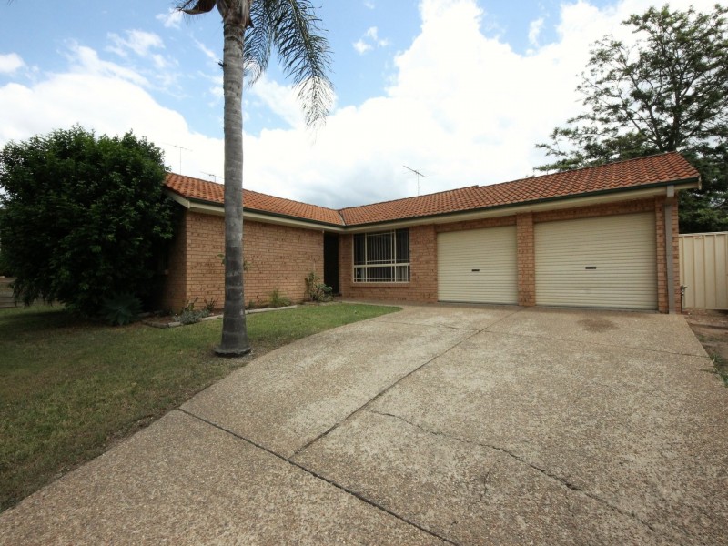 18 Fitzgerald Place, Glenmore Park NSW 2745
