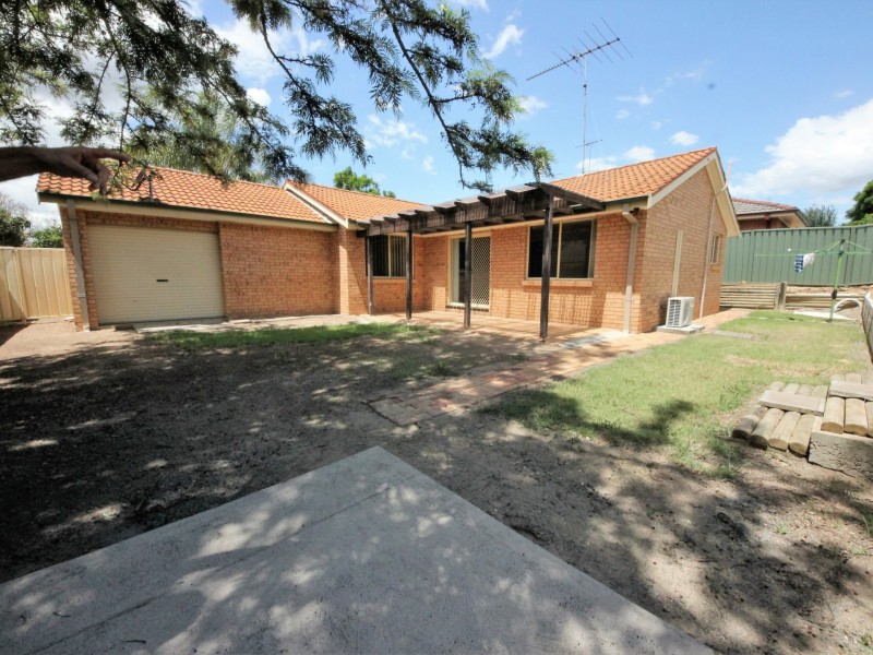 18 Fitzgerald Place, Glenmore Park NSW 2745
