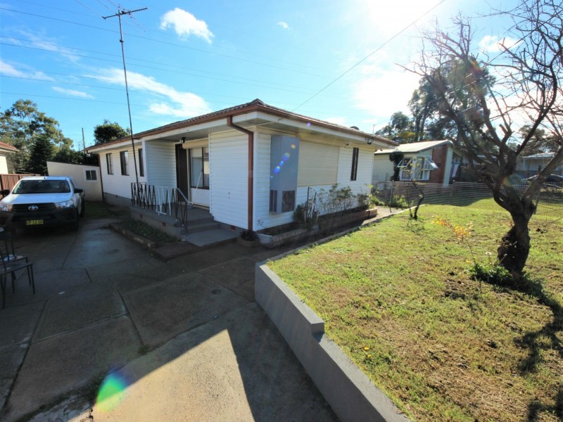 8 Salamaua Road, Whalan NSW 2770