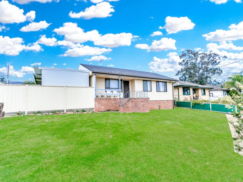 17 Neriba Crescent, Whalan NSW 2770