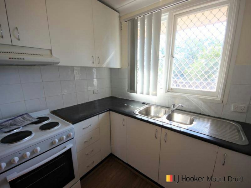 33 Captain Cook Drive, Willmot NSW 2770