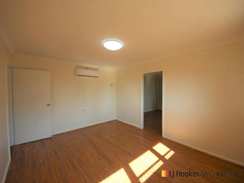 33 Captain Cook Drive, Willmot NSW 2770