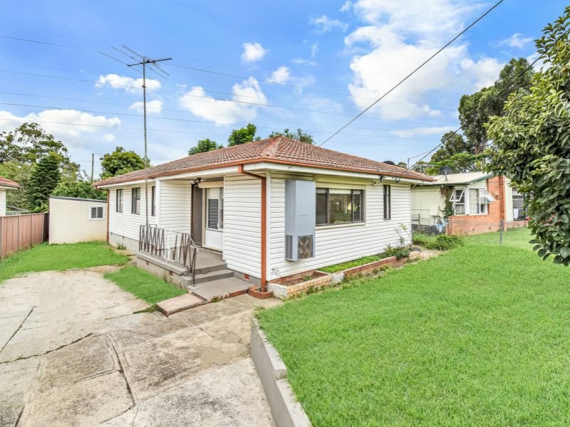 8 Salamaua Road, Whalan NSW 2770