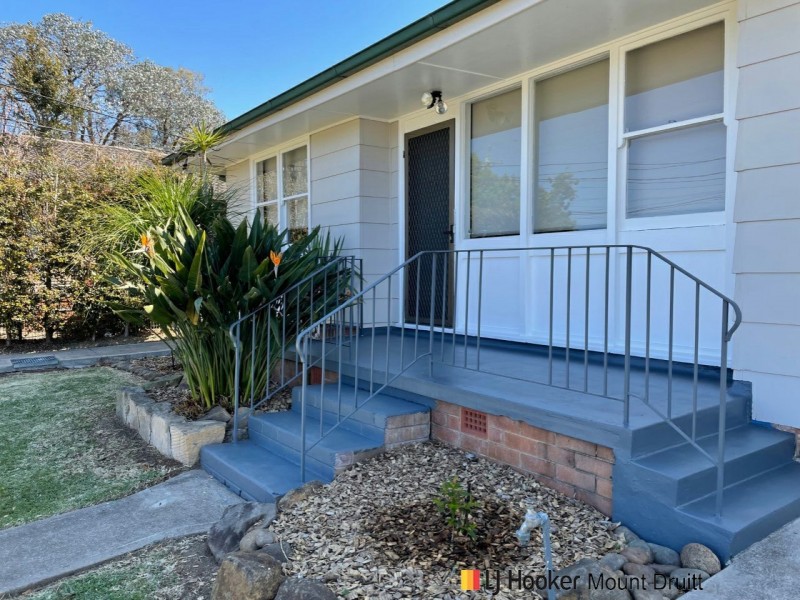 42 Manila Road, Lethbridge Park NSW 2770