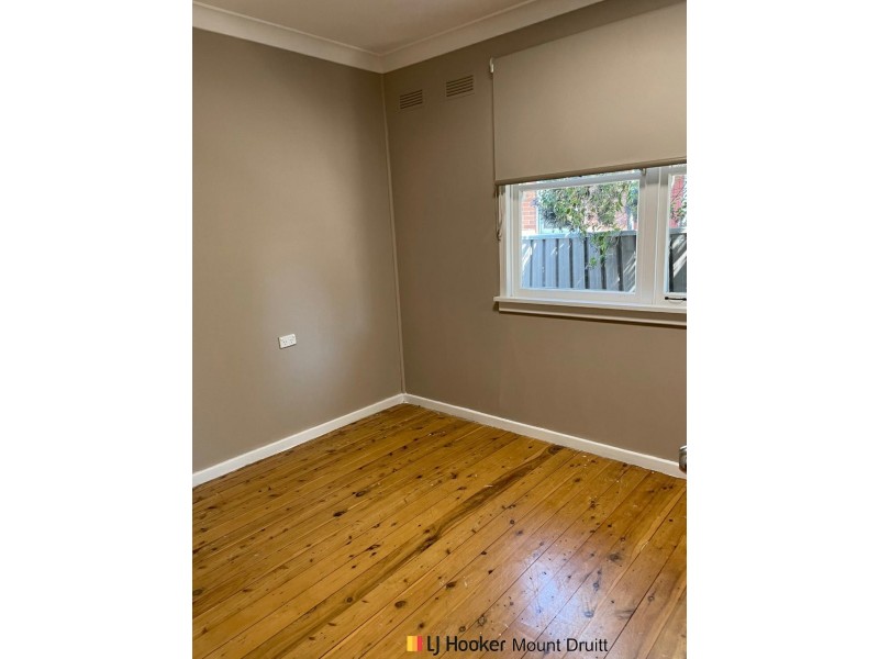 42 Manila Road, Lethbridge Park NSW 2770
