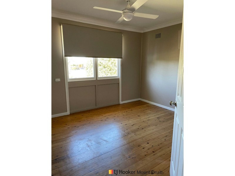 42 Manila Road, Lethbridge Park NSW 2770