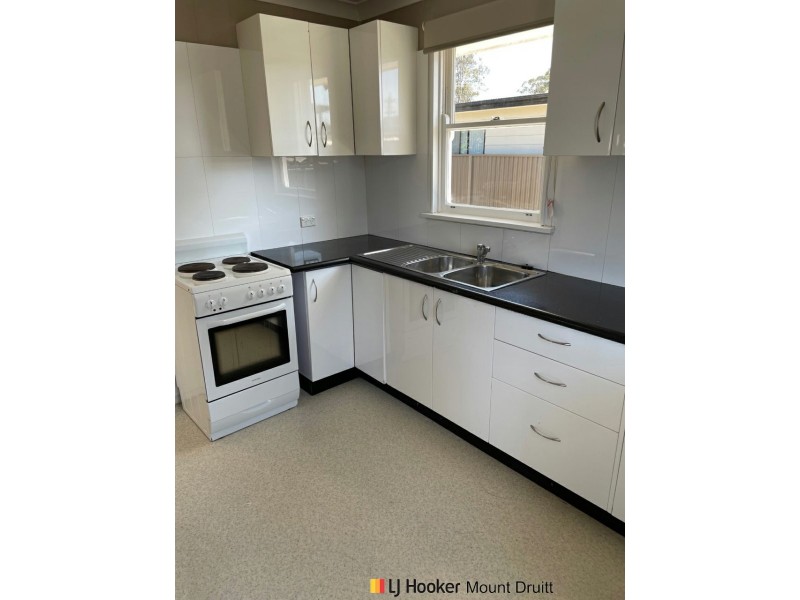 42 Manila Road, Lethbridge Park NSW 2770