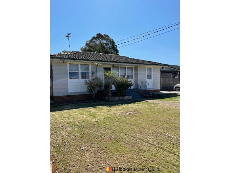 42 Manila Road, Lethbridge Park NSW 2770