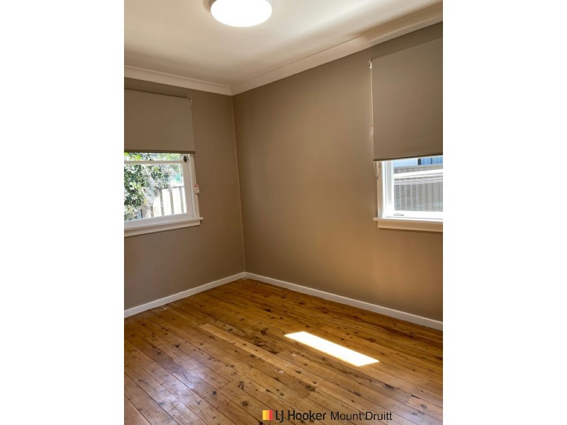 42 Manila Road, Lethbridge Park NSW 2770