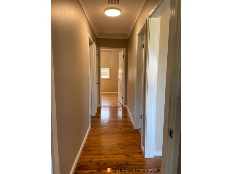 42 Manila Road, Lethbridge Park NSW 2770