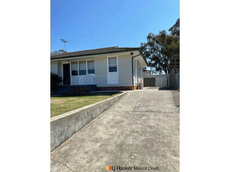42 Manila Road, Lethbridge Park NSW 2770