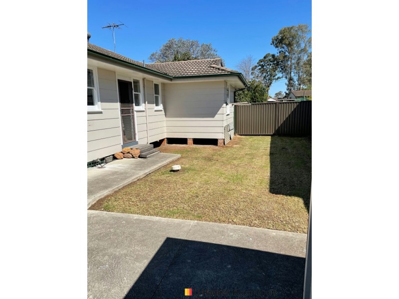 42 Manila Road, Lethbridge Park NSW 2770