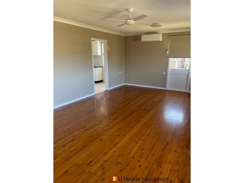 42 Manila Road, Lethbridge Park NSW 2770